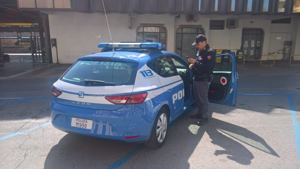 Termoli, rubano il telefono a una ragazza e la ricattano per restituirglielo
