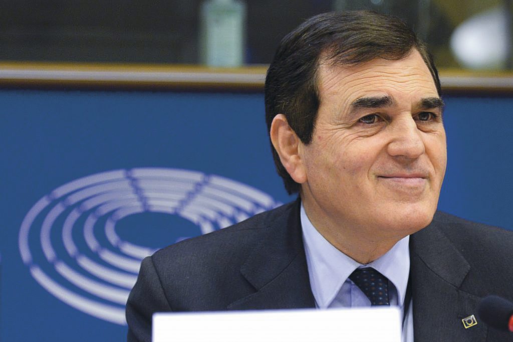 Via il limite d’età nei concorsi, la proposta di Patriciello