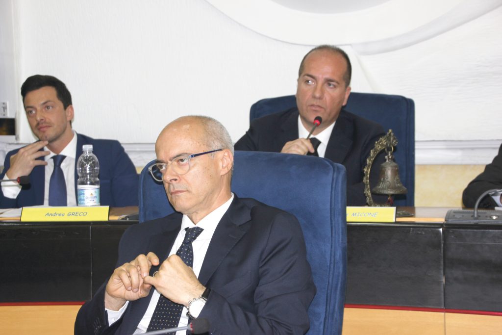 Vitalizi, fine della corsa: c’è il ddl per tagliare gli assegni erogati agli ex