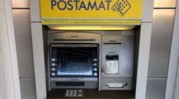 Anziana derubata allo sportello bancomat, campobassana nei guai