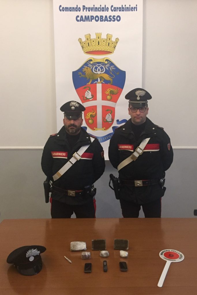 Tenta di lanciare cellulari e droga nel cortile del carcere di Campobasso, scovato e arrestato