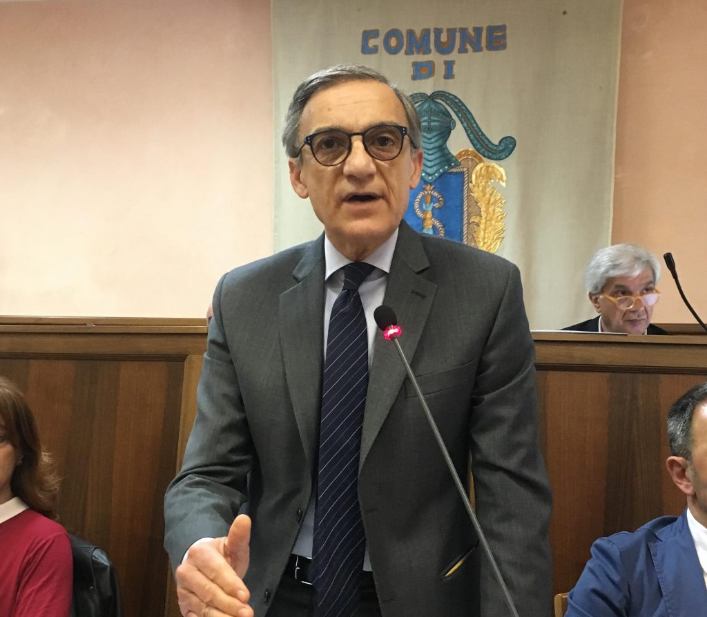 Soste blu a Isernia, il sindaco respinge le accuse e annuncia querele