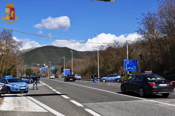 Isernia, molesta i clienti dei bar e minaccia i medici: 46enne nella rete della Polizia