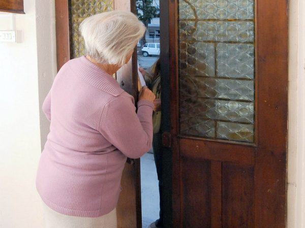 Baranello, finte impiegate comunali derubano coppia di anziani