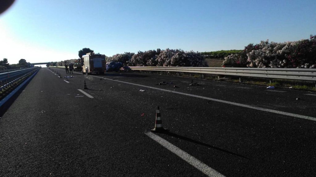 Tragedia sull’A14, auto si ribalta più volte: muore bimba di 10 anni