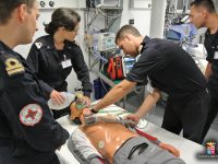 Corsie vuote, si lavora a oltranza per i medici militari