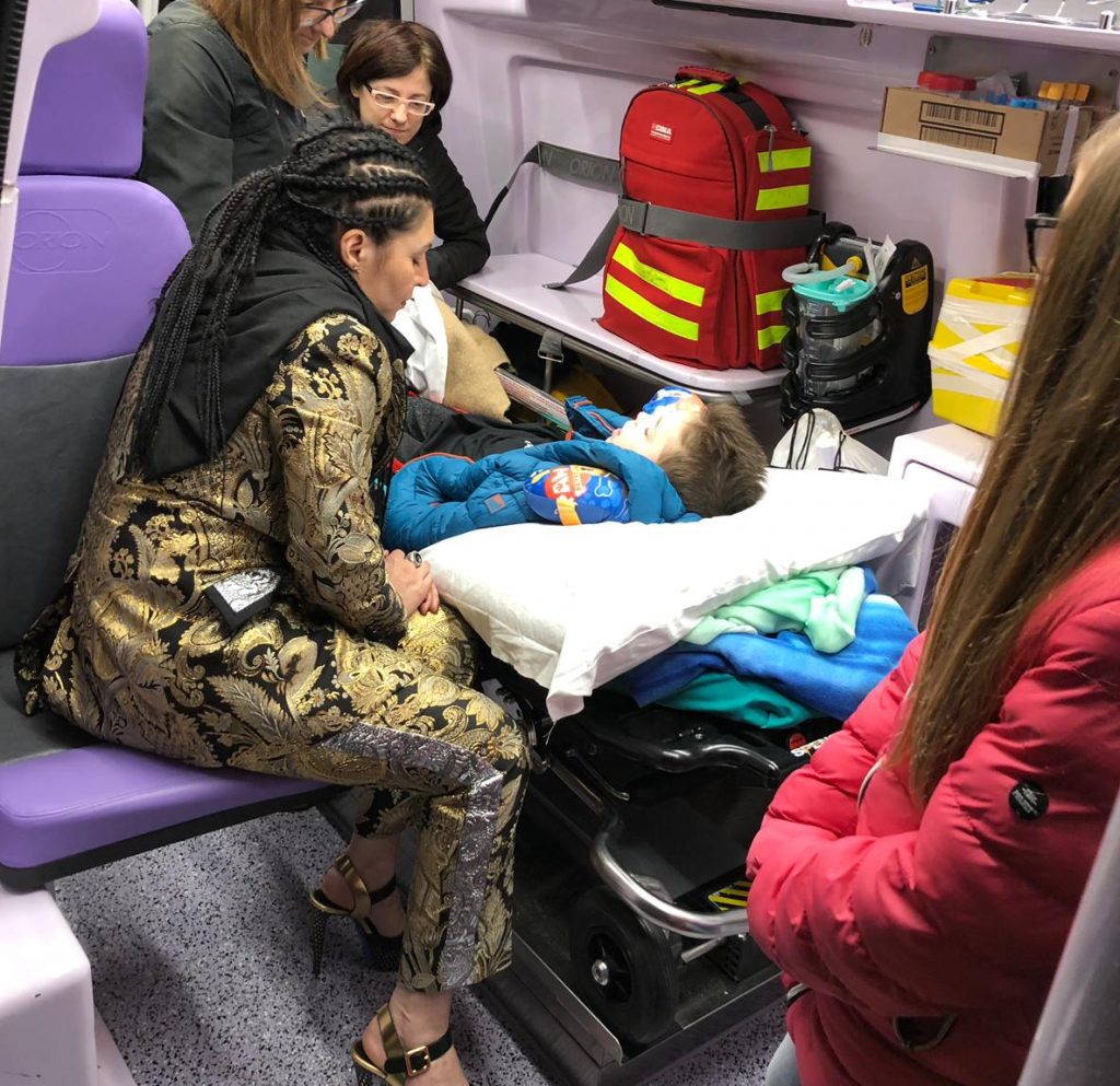 Guglionesi, il cuore grande di Giusy Ferreri col piccolo Stefano