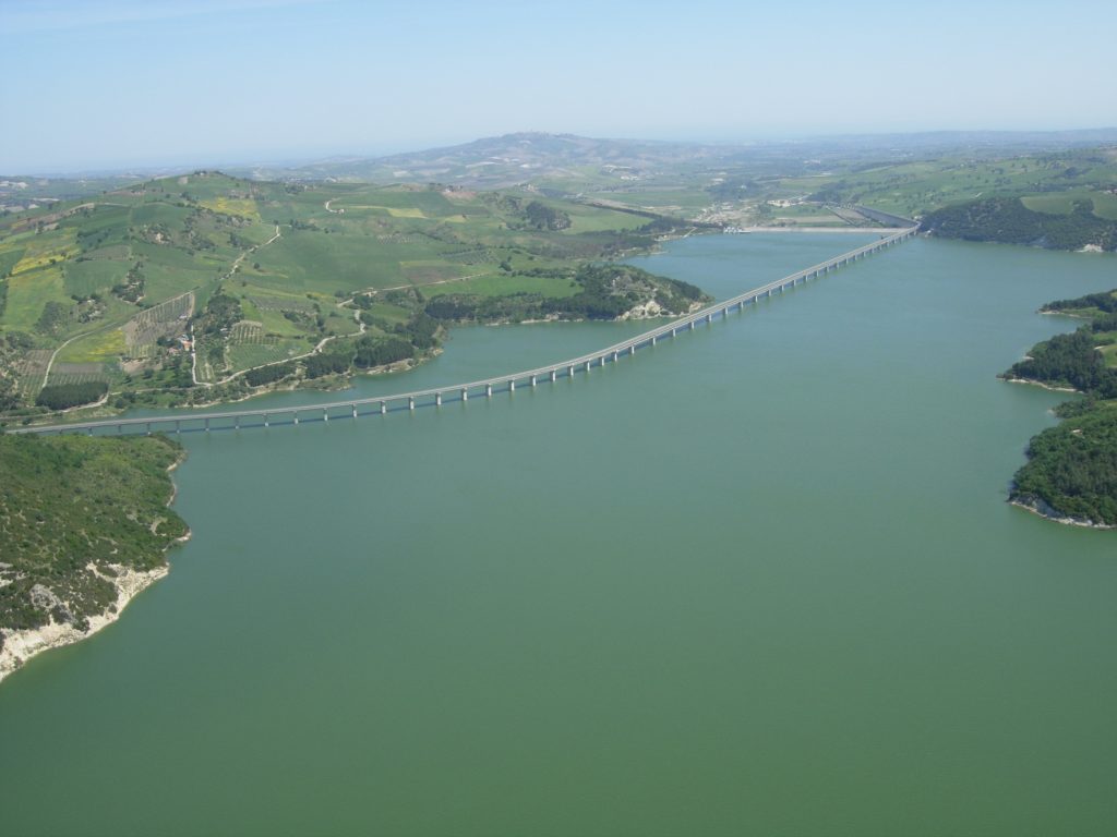 Controlli di Arpam e Vigili del fuoco nell’invaso del Liscione