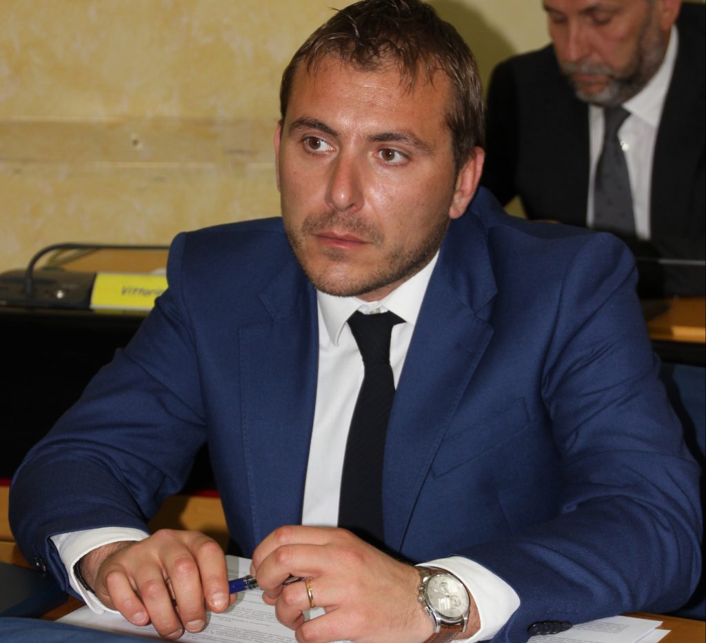 Iscritti da mesi, ancora senza vaccino: «Rischio contenziosi e danni alla salute»