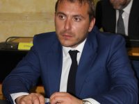 Iscritti da mesi, ancora senza vaccino: «Rischio contenziosi e danni alla salute»