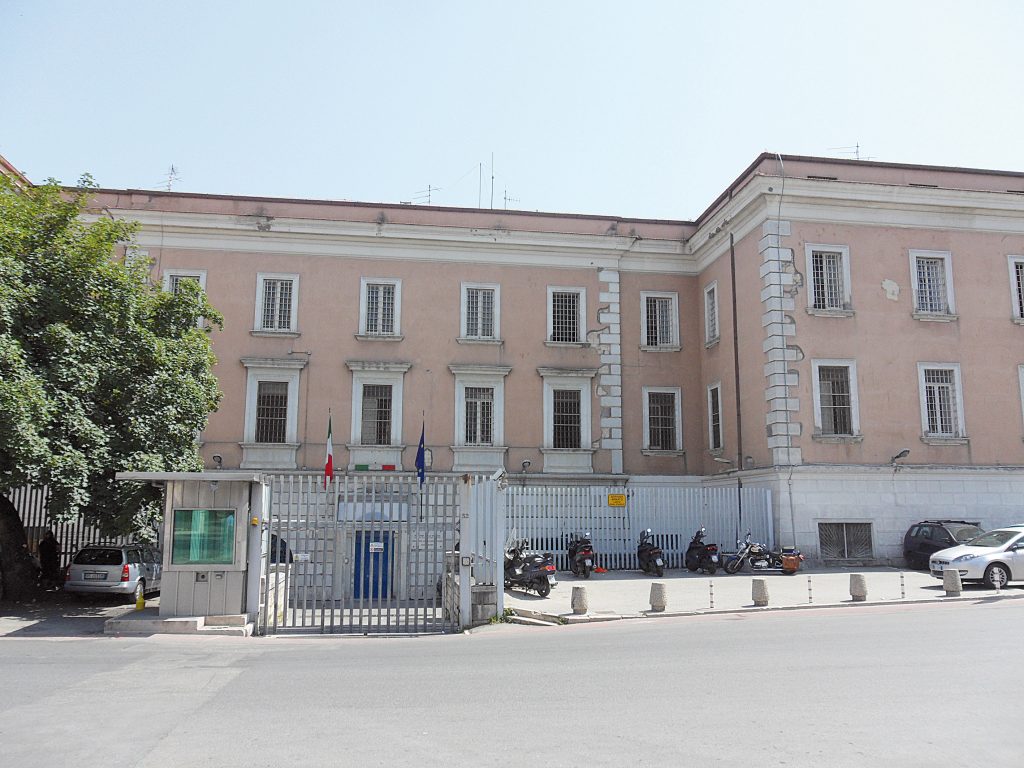 Campobasso, detenuto dà fuoco al materasso: lieve intossicazione per due agenti della penitenziaria