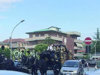 Isernia, carrozza con 6 cavalli al funerale del padre: denunciati due fratelli