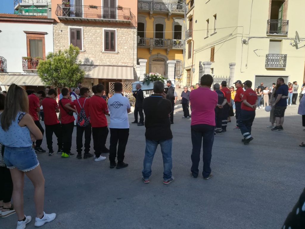 Bonefro abbraccia Domenica l’ultima volta