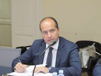 Micone ‘chiama’ per la terza volta i commissari: concordiamo un incontro sulla sanità