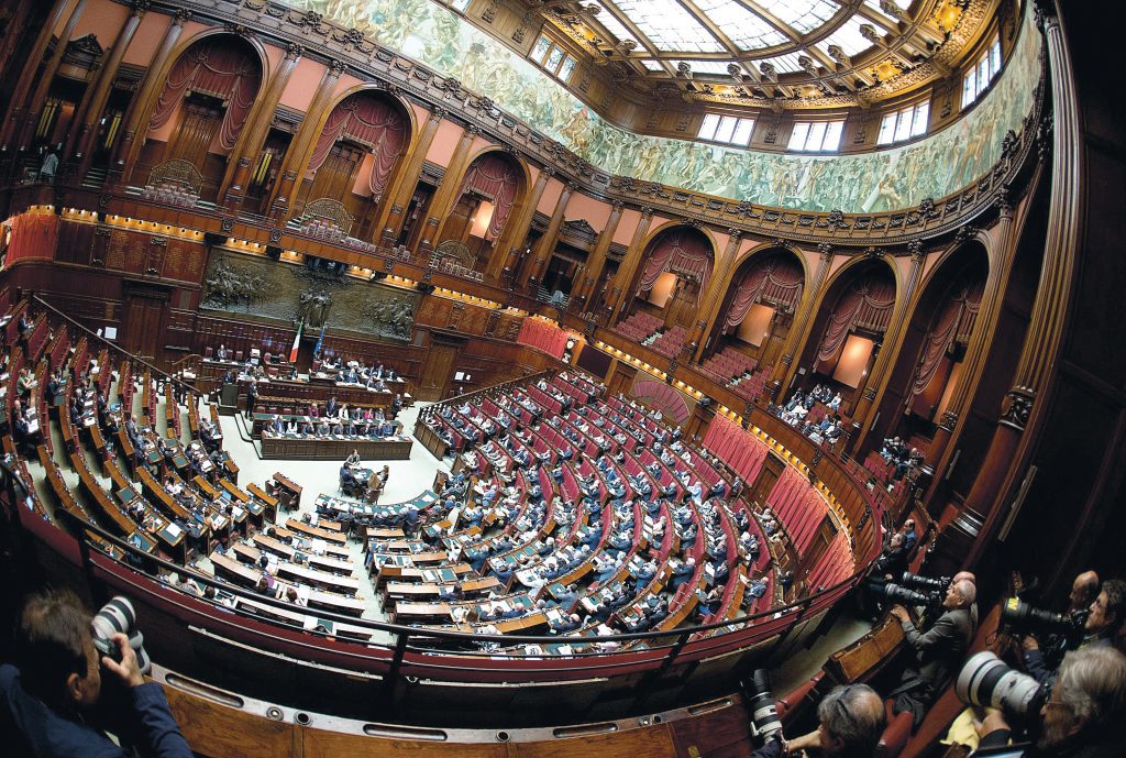 Onorevoli, ne restano 600