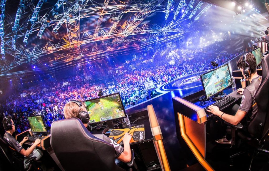 In che modo gli italiani passano il loro tempo libero su internet?