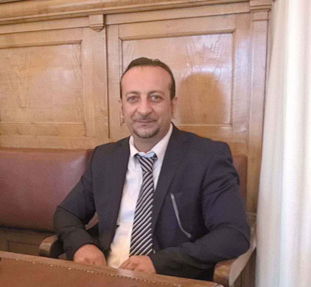 ‘Effetto Di Biase’: a Palazzo Magno fuori Spina, dentro Pascale