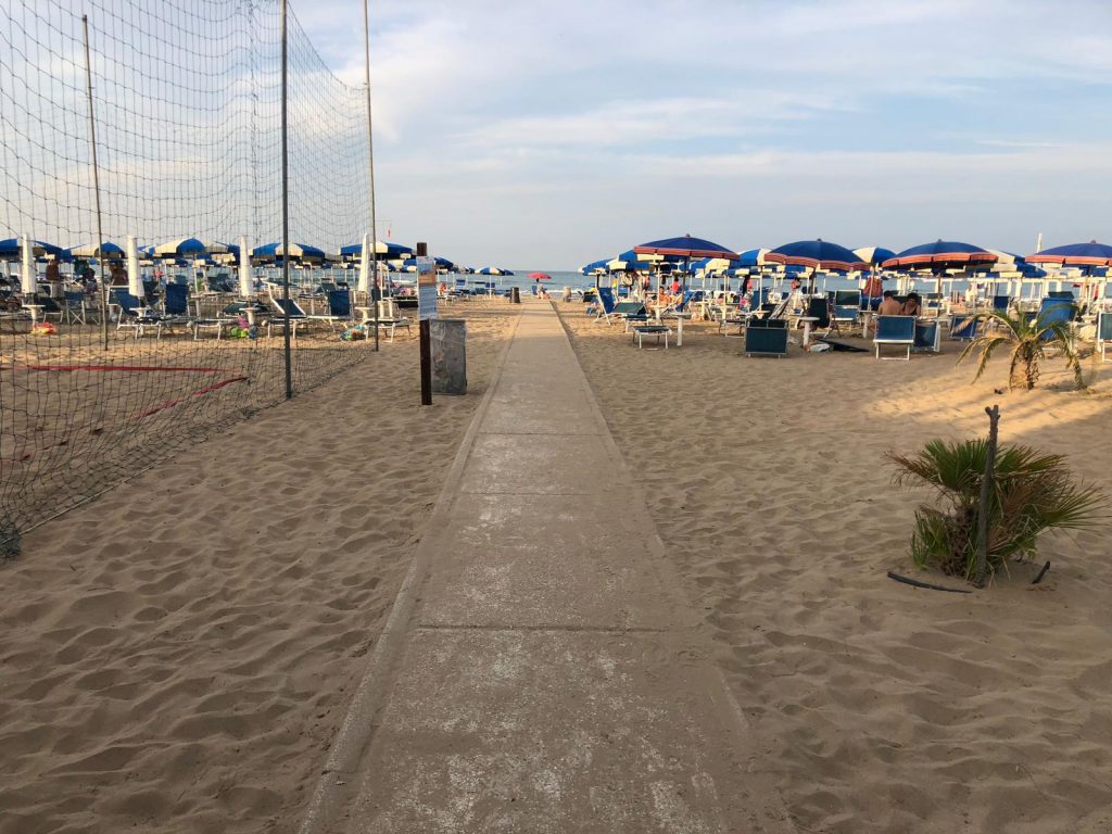 Malore sulla spiaggia di Termoli, muore turista torinese