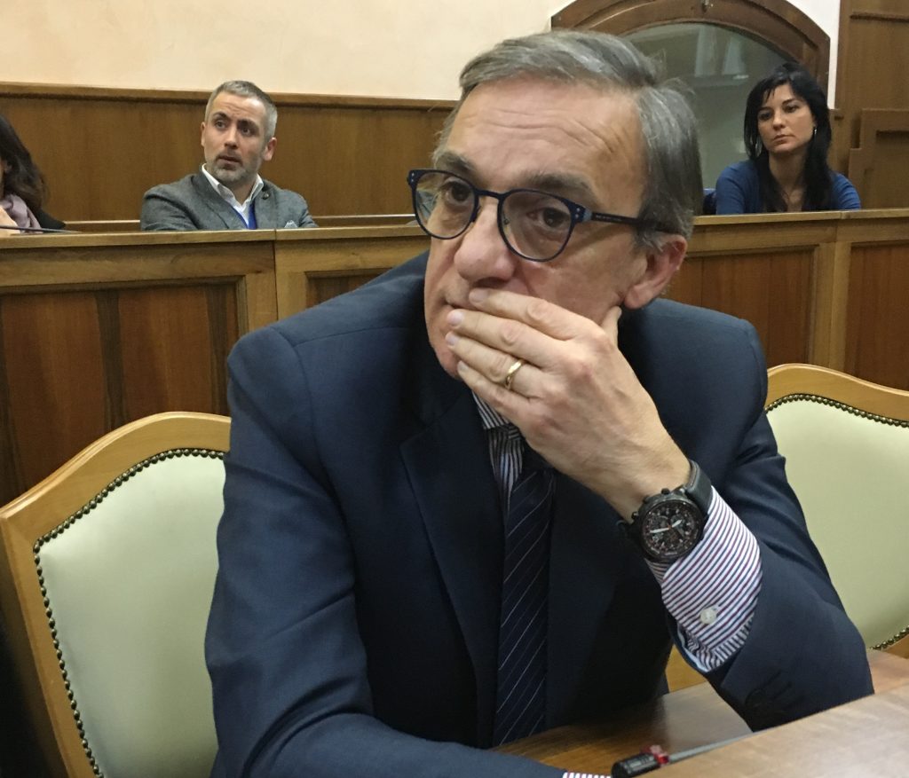 Caos soste blu a Isernia, il sindaco dichiara guerra alla ditta