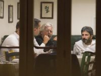 Anti-establishment 5-Star Movement (M5S) chief Beppe Grillo (C), Luigi Di Maio (L) and Roberto Fico at restaurant in Rome, 7 September 2016. 
ANSA/PAOLO GARGINI