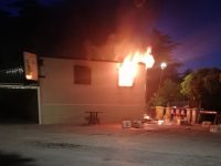 In fiamme l’Oasi bar-pizzeria di via Napoli a Petacciato