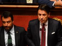 Conte si dimette da premier, ma prima silura Salvini: «Incosciente e senza coraggio»