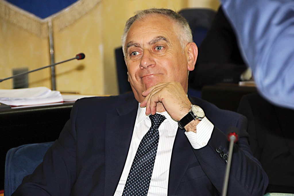 Provinciali spartiacque, Niro sceglie l’unità ma prepara la verifica