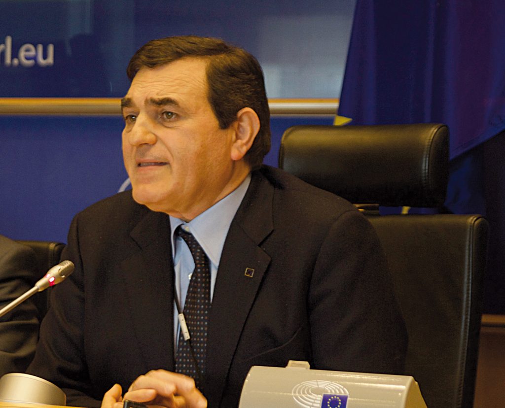 Patriciello non arretra: quella nota è una fake news, politica vecchia e lontana dalla realtà