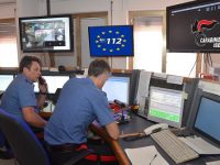 Vagava sola e in stato confusionale sulla SS 17: donna salvata dall’Arma