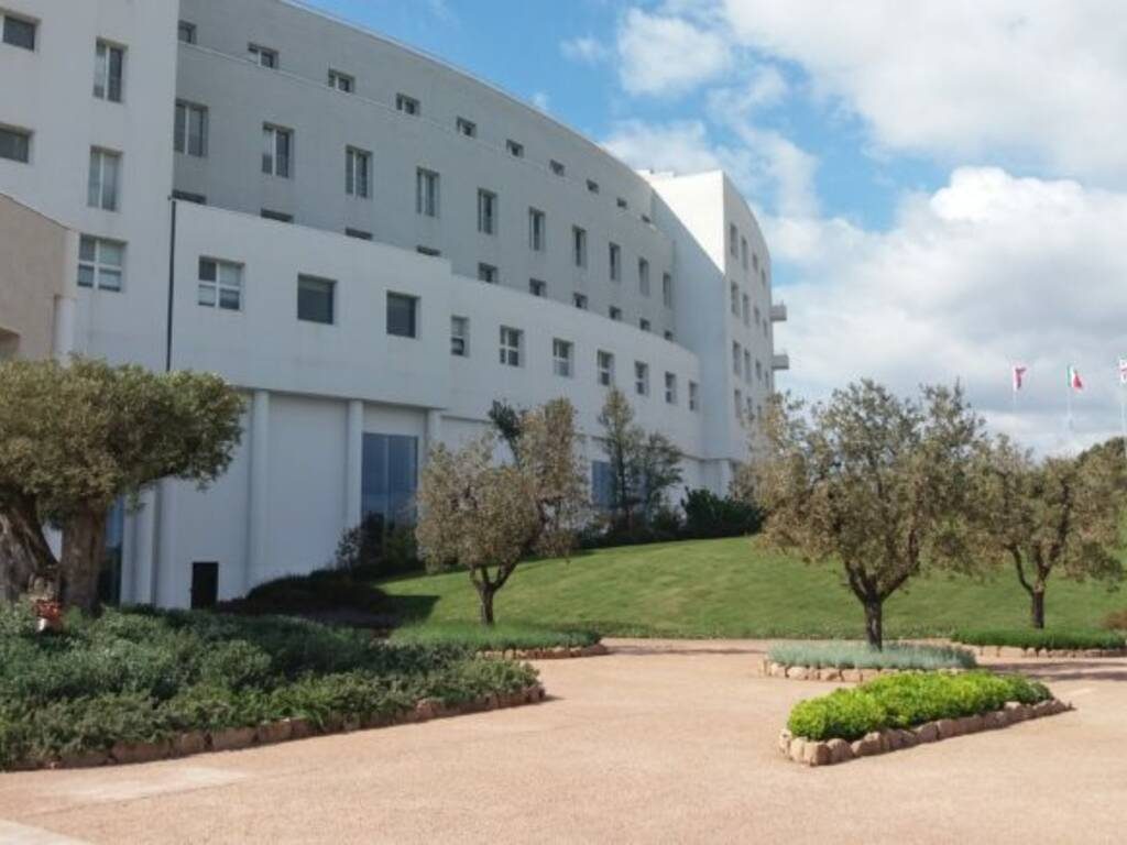 In Molise contro i privati, per il Mater Olbia i 5s aumentano il budget