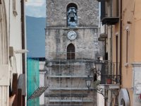 Lavori al campanile durante il Settembre Isernino: sale la protesta