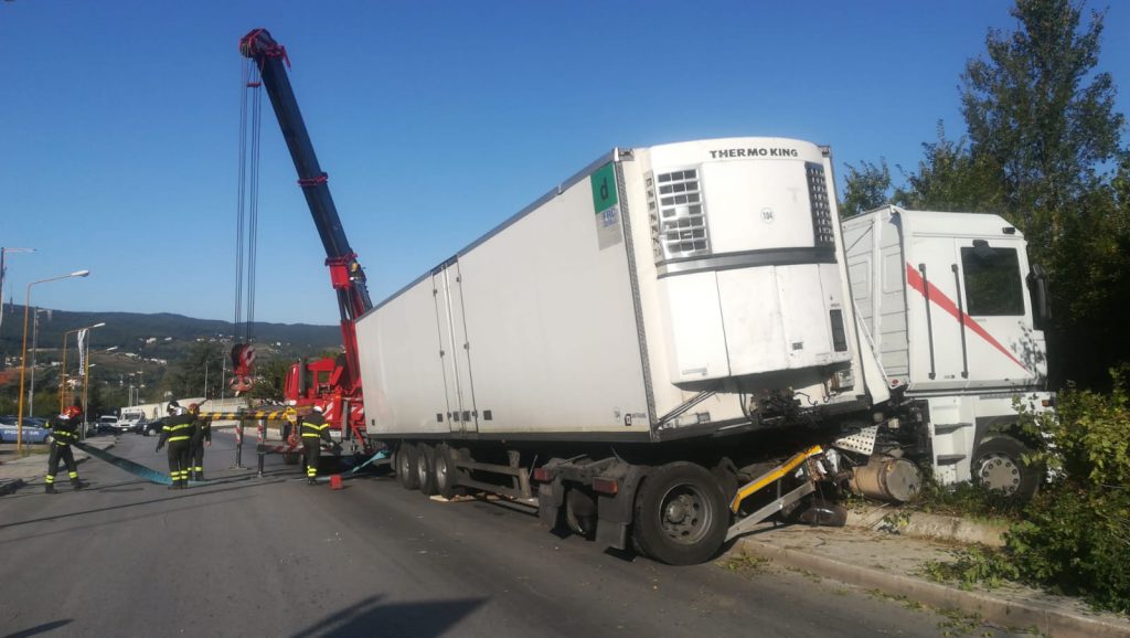 Tir fuori strada a Campobasso, tragedia sfiorata