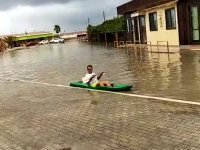 In canoa a Petacciato Marina per gli allagamenti