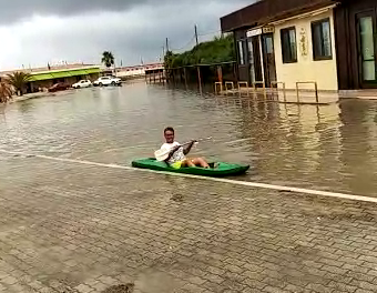 In canoa a Petacciato Marina per gli allagamenti
