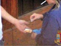 Campobasso, percepiva il reddito di cittadinanza ma spacciava ‘comodamente’ in un b&b: arrestata