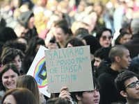 Studenti, docenti e cittadini: tutti in piazza per il clima