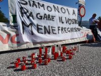 Sente-Longo chiuso da un anno, lumini in segno di speranza