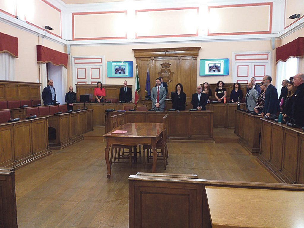 Consiglio a metà, la minoranza diserta l’aula