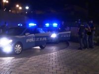 Isernia, minaccia l’anziano che lo ospita e picchia un agente: arrestato