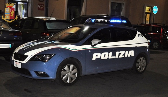 Isernia, baby-ladro sfonda il vetro di un’auto per rubare soldi