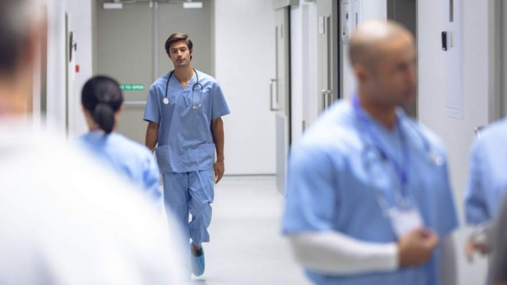 Superticket e borse per specializzandi, il Consiglio si ‘riprende’ la sanità