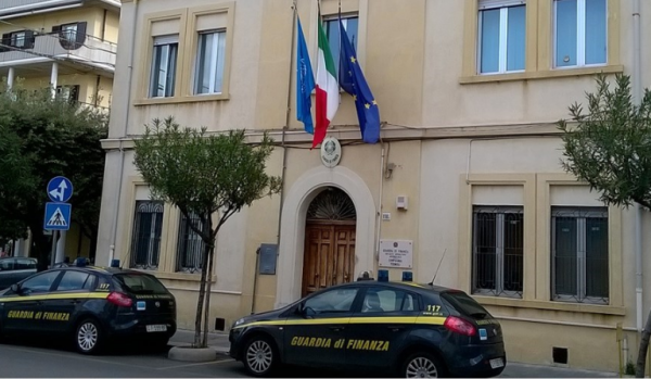 Licenziati e riassunti, scoperta maxi truffa a Petacciato