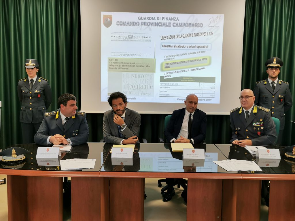 Pioggia di premi e incarichi, condannati gli ex vertici Asrem