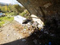 Bojano, rifiuti al ponte della ferrovia: caccia agli autori dello scempio