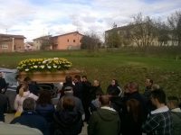 A Bojano fiori, disperazione e lacrime per l’ultimo saluto a Michele