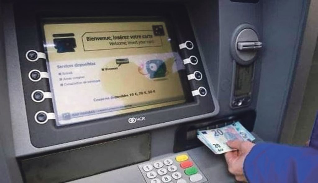 Campobasso, ruba il bancomat ad un paziente e preleva 600 euro: infermiere denunciato