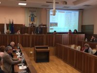 Isernia, dalla piscina alle soste blu: botta e risposta in Aula