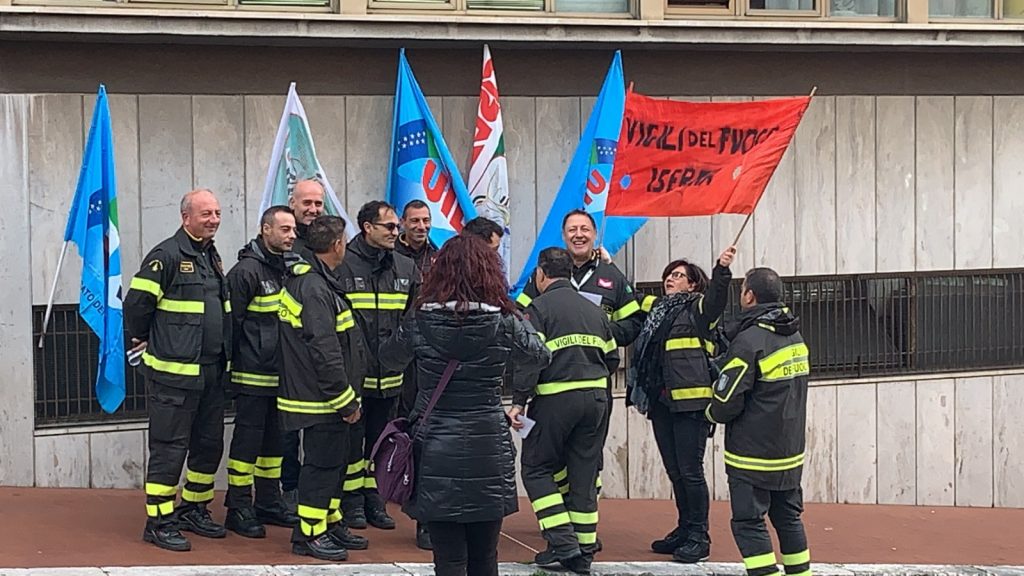 Isernia, i vigili del fuoco chiedono più tutele: sit-in in Prefettura