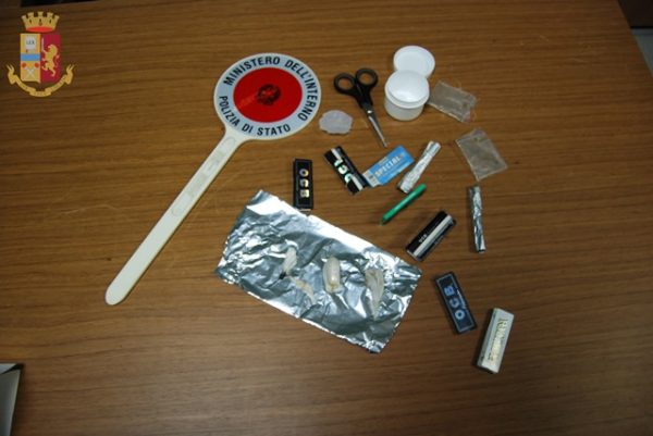 Cocaina ed eroina ben occultata nel corpo, beccato pusher isernino
