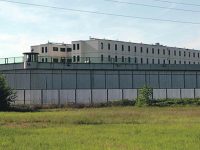 Vuole ammazzare la sua ex e il nuovo compagno, ma il revolver si inceppa